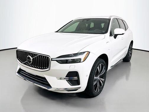 2023 Volvo XC60 Recharge Plug-In Hybrid T8 Plus Bright Theme