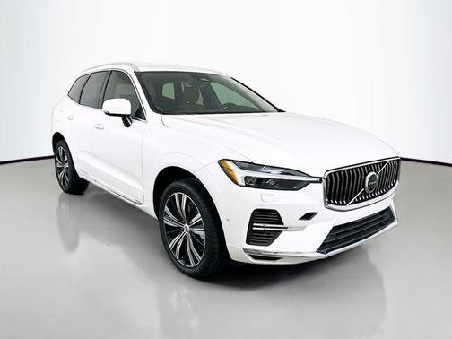 2023 Volvo XC60 Recharge Plug-In Hybrid T8 Plus Bright Theme