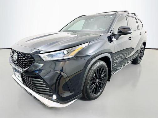 Midnight Black Metallic 2024 Toyota Highlander XSE