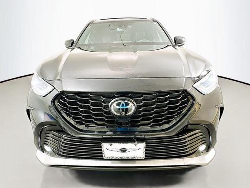 Midnight Black Metallic 2024 Toyota Highlander XSE