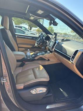 Meteor Gray Metallic 2016 Porsche Cayenne Cayenne