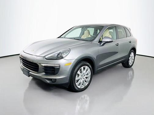 Meteor Gray Metallic 2016 Porsche Cayenne Cayenne