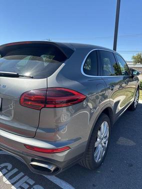 Meteor Gray Metallic 2016 Porsche Cayenne Cayenne
