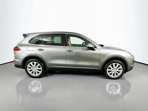 Meteor Gray Metallic 2016 Porsche Cayenne Cayenne