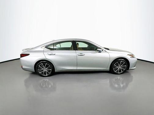 2022 Lexus ES 300h Base