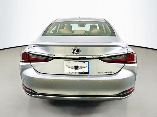 2022 Lexus ES 300h Base