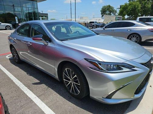2022 Lexus ES 300h Base