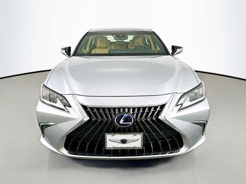 2022 Lexus ES 300h Base