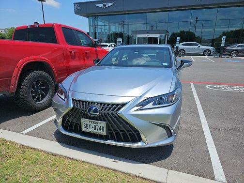 2022 Lexus ES 300h Base