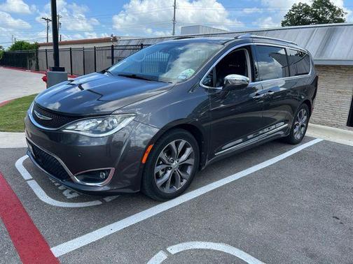 Granite Crystal Metallic Clearcoat 2019 Chrysler Pacifica Limited