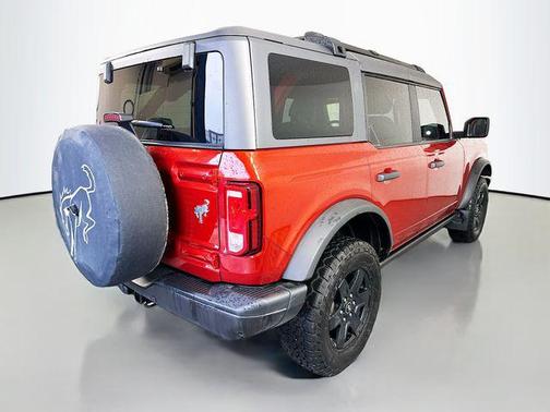 Chili Pepper Red 2022 Ford Bronco Black Diamond