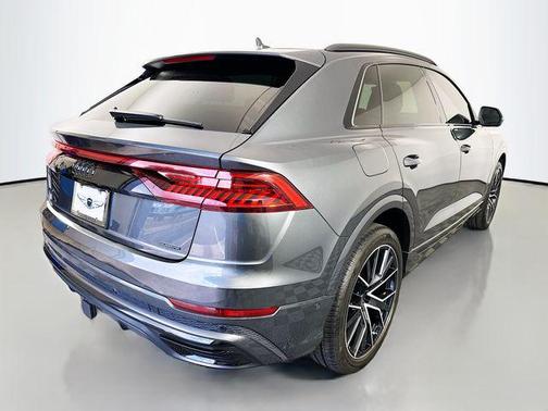2022 Audi Q8 55 Premium Plus