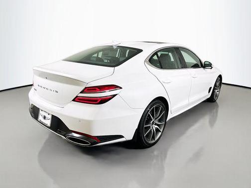 Uyuni White 2026 Genesis G70 2.5T RWD Prestige