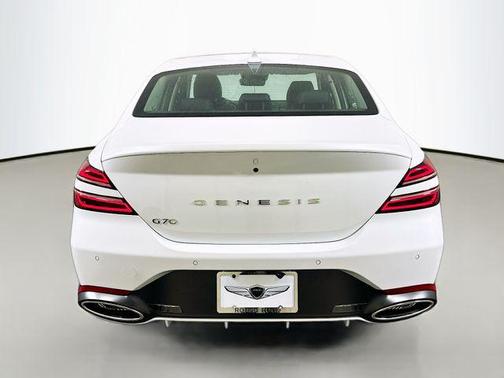 Uyuni White 2026 Genesis G70 2.5T RWD Prestige