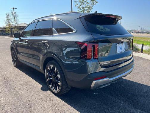 Grey 2024 Kia Sorento EX