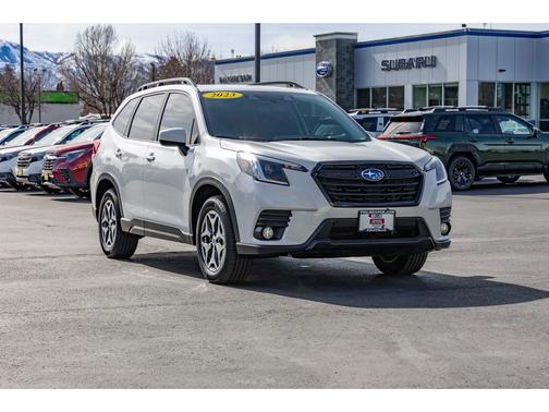 Whi White 2023 Subaru Forester Premium