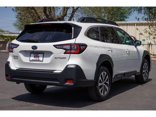 Whi White 2025 Subaru Outback Premium