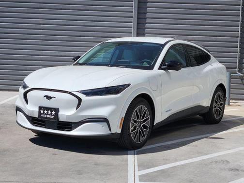 Star White Metallic Tri-Coat 2026 Ford Mustang Mach-E Premium