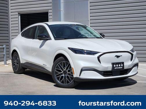 Star White Metallic Tri-Coat 2026 Ford Mustang Mach-E Premium
