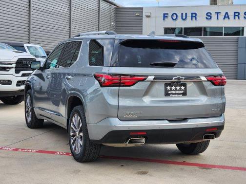 Sterling Gray Metallic 2023 Chevrolet Traverse Premier