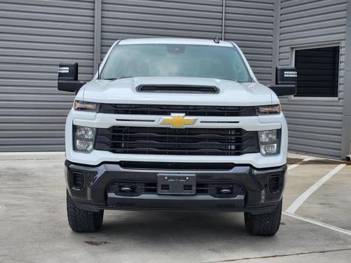 Summit White 2025 Chevrolet Silverado 2500 Custom