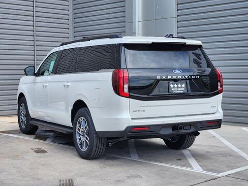 Star White Metallic Tri-Coat 2026 Ford Expedition Max Active 4x2