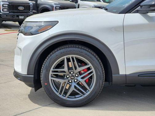 Star White Metallic Tri-Coat 2026 Ford Explorer ST