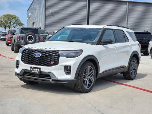 Star White Metallic Tri-Coat 2026 Ford Explorer ST