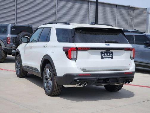 Star White Metallic Tri-Coat 2026 Ford Explorer ST