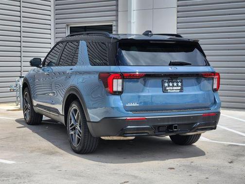 Vapor Blue Metallic 2025 Ford Explorer ST-Line