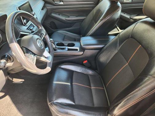 Glacier White 2022 Nissan Altima SR FWD