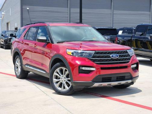 Rapid Red Metallic Tinted Clearcoat 2022 Ford Explorer XLT