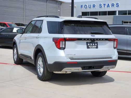 Space White Metallic 2026 Ford Explorer Active