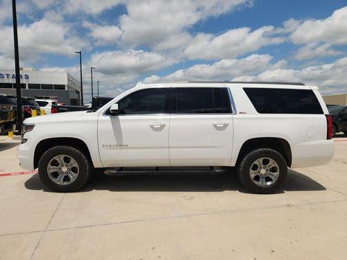 Summit White 2019 Chevrolet Suburban LT