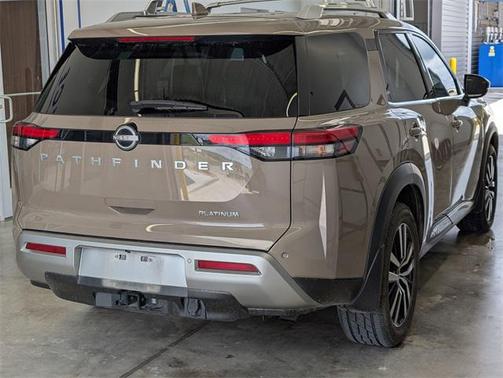 2023 Nissan Pathfinder Platinum FWD