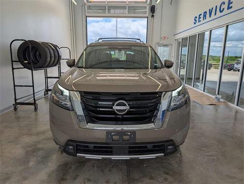 2023 Nissan Pathfinder Platinum FWD
