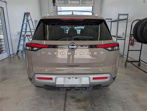 2023 Nissan Pathfinder Platinum FWD