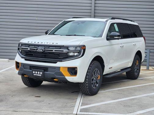 Star White Metallic Tri-Coat 2026 Ford Expedition Tremor