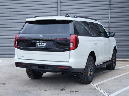 Star White Metallic Tri-Coat 2026 Ford Expedition Tremor