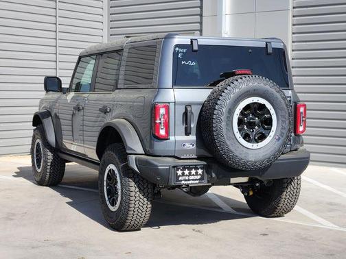 Carbonized Gray Metallic 2026 Ford Bronco Badlands