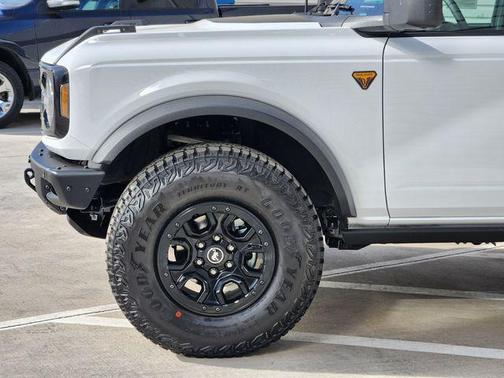 Oxford White 2026 Ford Bronco Badlands