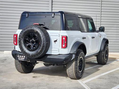 Oxford White 2026 Ford Bronco Badlands