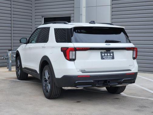 Star White Metallic Tri-Coat 2026 Ford Explorer ST-Line