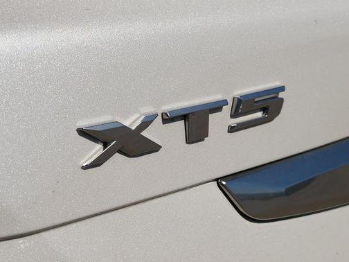 Crystal White Tricoat 2020 Cadillac XT5 Premium Luxury