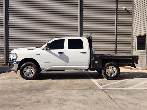 2022 RAM 2500 Tradesman Crew Cab 4x4 6'4' Box