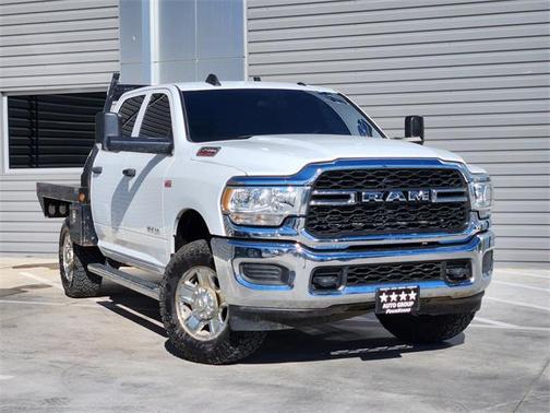 2022 RAM 2500 Tradesman Crew Cab 4x4 6'4' Box