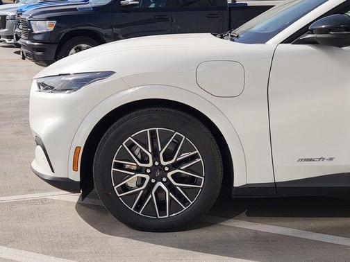 Star White Metallic Tri-Coat 2026 Ford Mustang Mach-E Premium