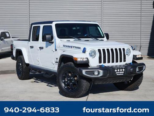 Bright White Clearcoat 2023 Jeep Gladiator Texas Trail 4x4