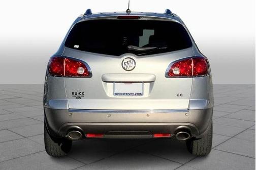 Photo 3 of 32 of 2011 Buick Enclave 1XL