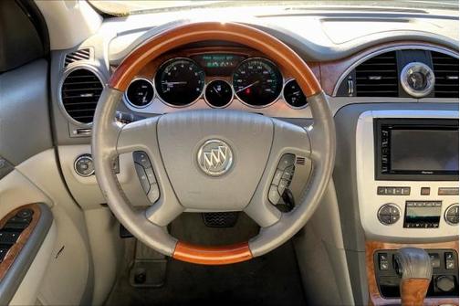 Photo 4 of 32 of 2011 Buick Enclave 1XL